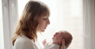 新生儿常见的6种症状，新手爸妈要学会判断哪种正常，哪种不正常