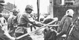 策反医生，收买日军翻译，此人带领上千战俘，成功逃离死亡集中营