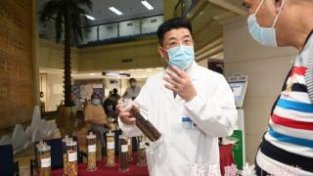 岳阳医院举行“世界肝炎日”主题科普义诊