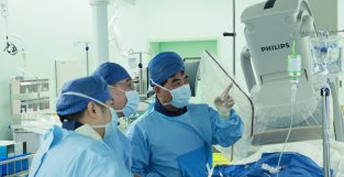 一场新型支架植入术在沪完成，高出血风险冠心病患者有望受益