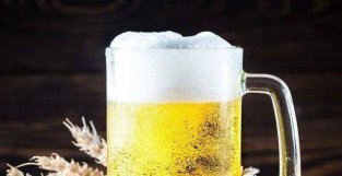 喝啤酒的又一益处！研究发现喝啤酒可降低痴呆风险