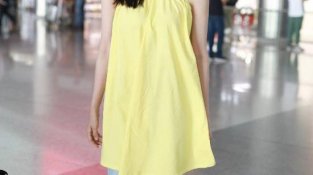 李子璇机场造型好“清凉一夏”，挂脖长裙像“肚兜”