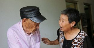 陕西大巴山里的百岁抗战老兵：百岁戒烟，大块吃肉，身体健康