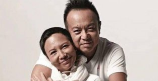 57岁黄大炜陪女友抗癌18年自己也病倒了，突发心脏衰竭送医治疗