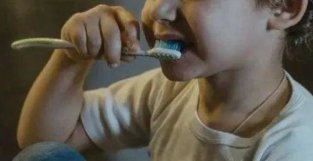 帮孩子「刷牙」到10岁，这三点没做对算白费！