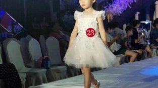 童模张雅文受邀参加2022中国少儿时装模特大赛