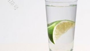 夏季喝柠檬水有什么好的作用？