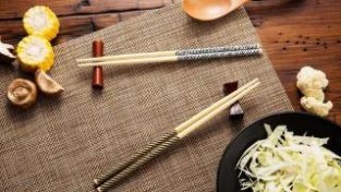 哪种材质的筷子适合家用？为了健康，聪明人都选这种，便宜又健康