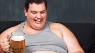 肥胖和脂肪肝有什么关系？判断自己是否有啤酒肚?