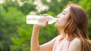 50岁以上的人，早晨空腹时别再喝这4种水了，建议早些知晓