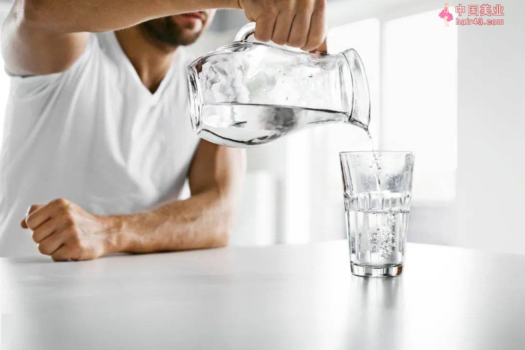 这3种杯子或许含有毒物质，不适合喝水，快看看你家有没有