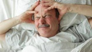 脑梗来临，睡觉先知？医生提醒：睡觉出现“5个异常”，小心脑梗