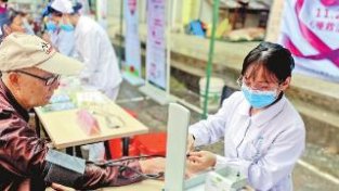 大新县人民医院开展“中国心梗救治日”宣传义诊活动