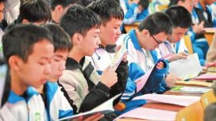 大新县人民医院开展 “艾滋病及肺结核防治知识进校园”活动