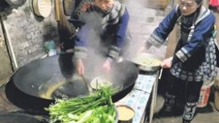 石臼舂豆煮青菜