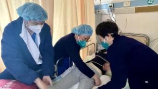 上海仁济：病房里专人指导“开趴体”