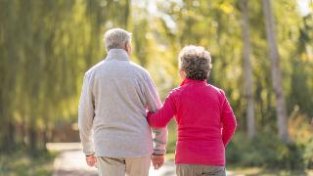研究显示老年女新多走路有助于降低痴呆风险