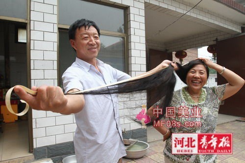 农妇蓄1.5米长发欲卖钱捐赠