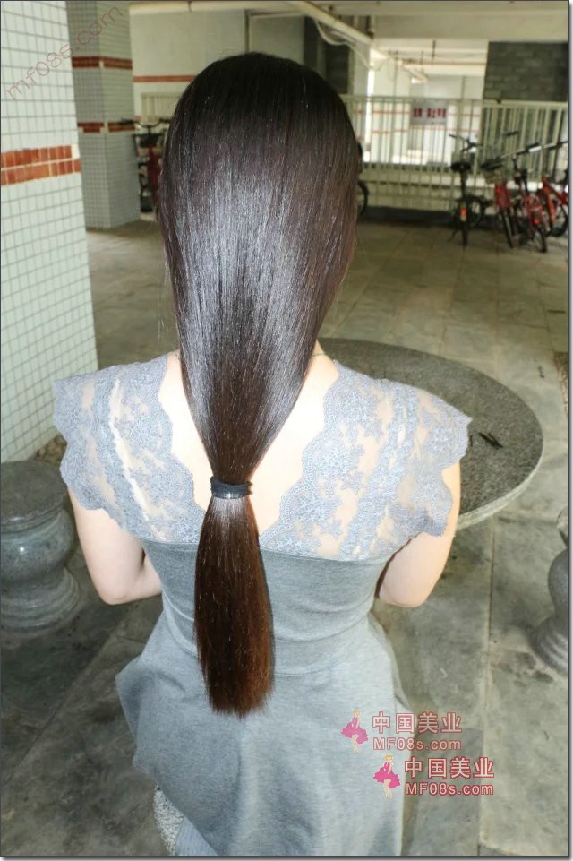 剪下时尚少妇乌黑秀发-发之美238# 剪发_中国长发